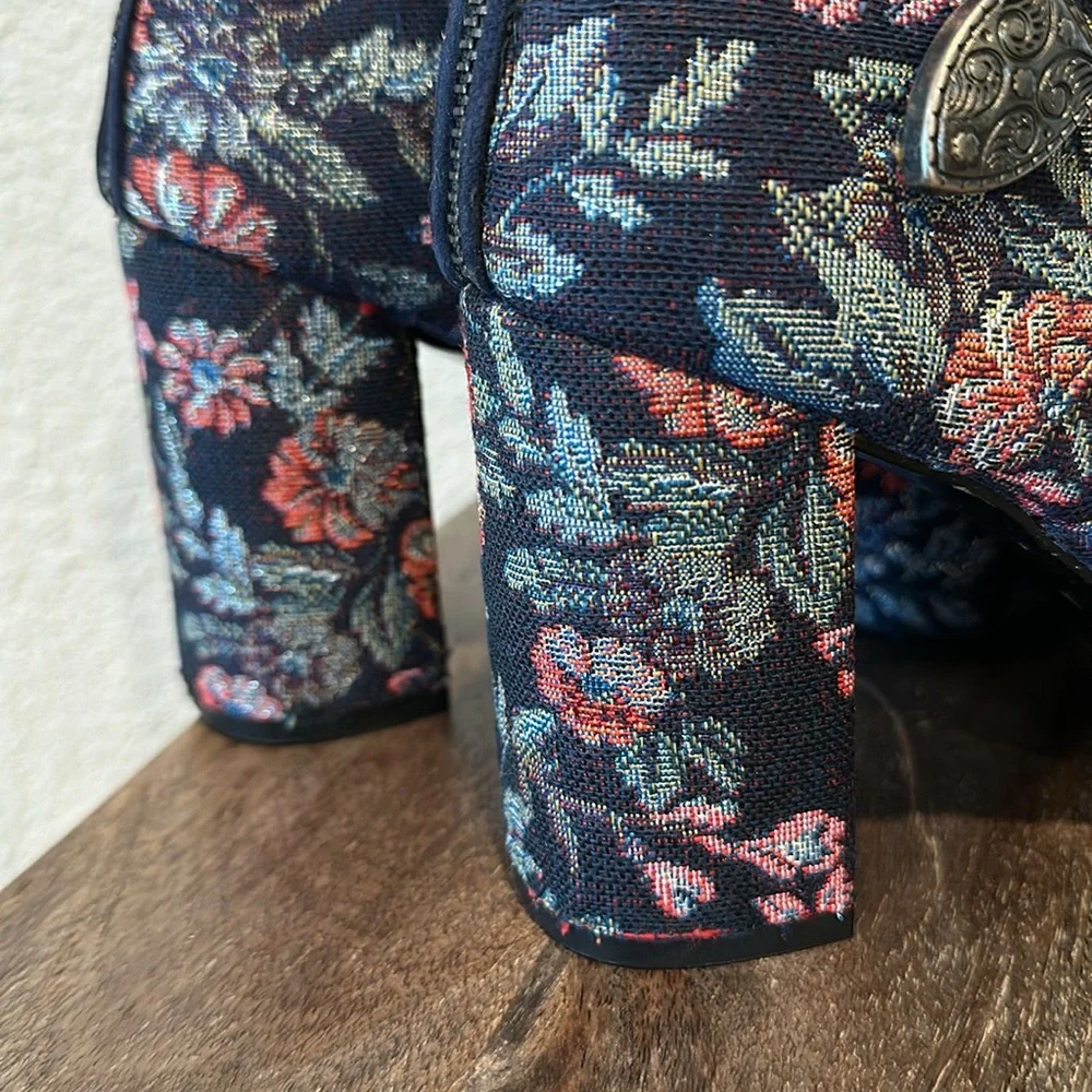 Badgley Mischka Collection Morrisey Brocade Bootie Size 81/2 - Picture 8 of 13